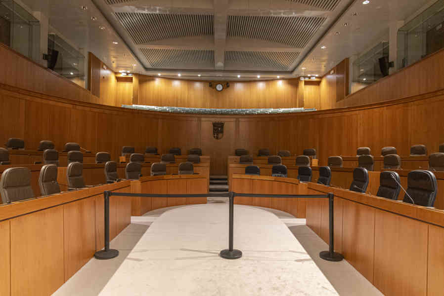 Zaragoza 098 - palacio de la Aljafería - Hemiciclo.jpg